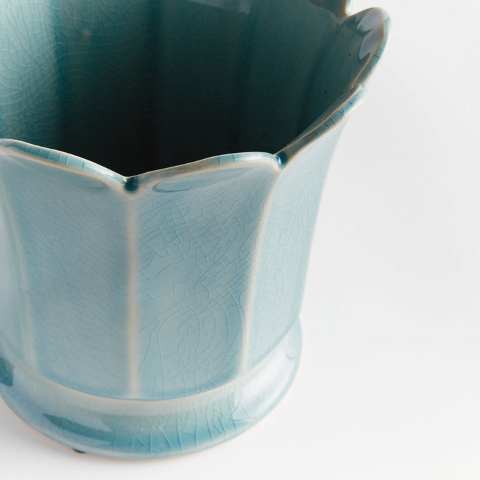 Ascot Aqua Ceramic Pot scalloped edge detail