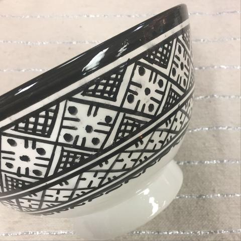Black Just Right Serving Bowl Closeup