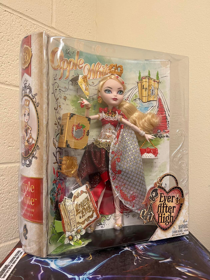 Ever After High Legacy Day APPLE WHITE Doll NEW
