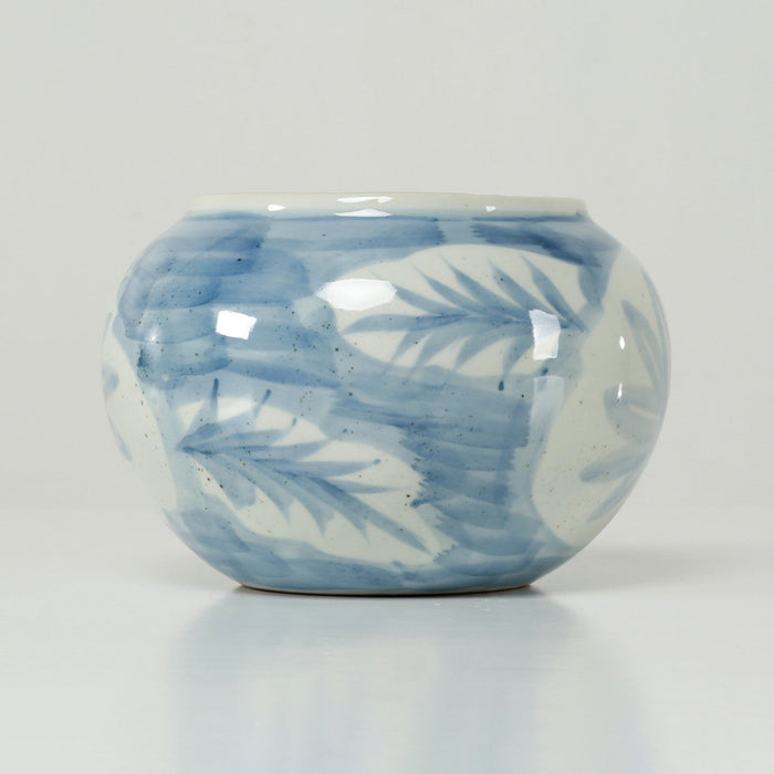 Freya Round Pot - flower and leaf motif