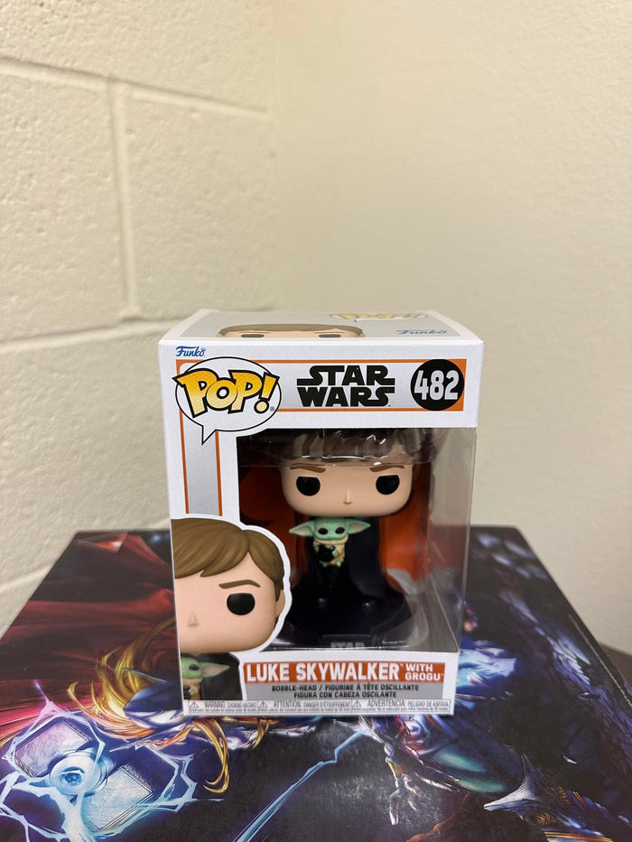 Funko POP! Star Wars: Mandalorian LUKE SKYWALKER with Grogu #482 w/ Protector