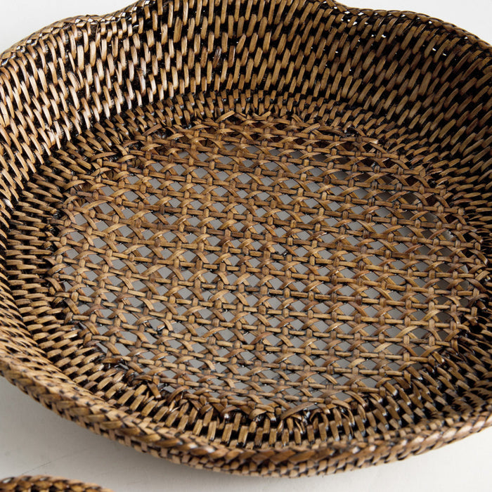 Mandalay Round Scalloped  Edge Tray Set texture closeup