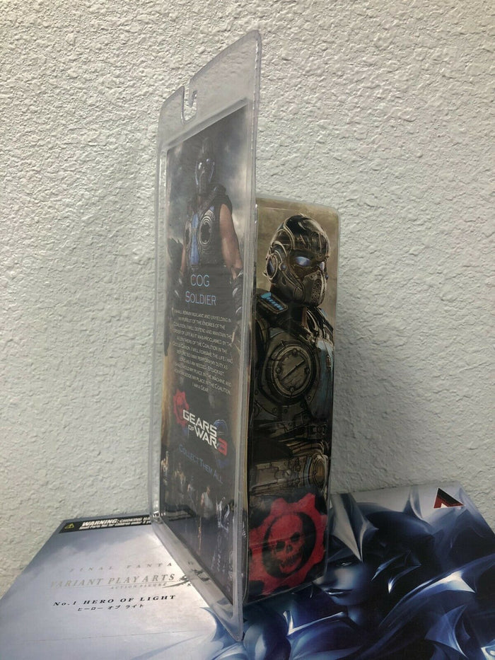 NECA Gears of War 3 COG SOLDIER w/ Retro Lancer 7" Action Figure